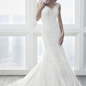 🔥SOLD🔥Christina Wu Wedding Dress off white color